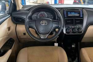 2022 седан Toyota YarisS S доступный седан премиум-класса, надежный б/у - Product Image 2