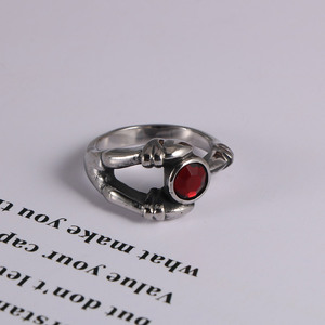 Anillo Gótico Rojo Unisex con Diseño de Esqueleto y Bisel para el Dedo Índice SA423 - Product Image 2
