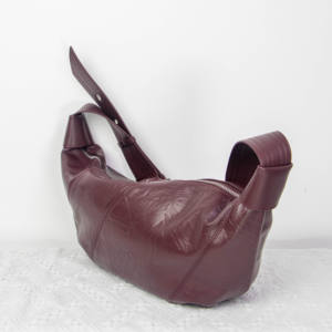 Sac à bandoulière pour femme en peau de mouton de couleur figue, style vintage haut de gamme, fermeture éclair, luxe léger, bandoulière - Product Image 1