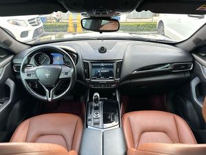 <span class=keywords><strong>Maserati</strong></span> <span class=keywords><strong>Levante</strong></span> 3.0T Turbo SUV 2018, Automático, Volante a la Izquierda, Vehículo Usado para Exportación, con Asientos de Cuero, Interior Oscuro, Cámara Trasera - Product Image 4