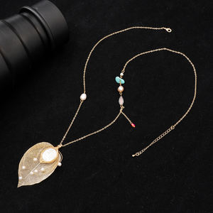 Collar <span class=keywords><strong>con</strong></span> Colgante de Hoja y Flor Chapado en Oro de 18K, <span class=keywords><strong>con</strong></span> Filigrana de Vetas Naturales, Hecho <span class=keywords><strong>a</strong></span> Mano, Joyerí<span class=keywords><strong>a</strong></span> Boho Única para Mujer - Product Image 3