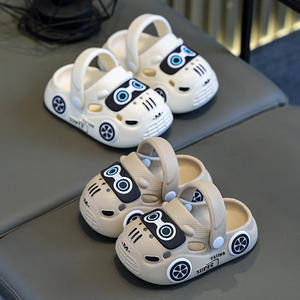 Sandales d'été pour enfants, garçons et filles, antidérapantes, à semelle souple, pour intérieur et extérieur, en forme de voiture, à bout fermé, avec trous, en EVA - Product Image 3