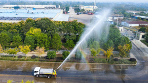 Camion-citerne à eau diesel Dongfeng 4X2 de Chine, 12000L, avec pompe Euro 6 et buse haute pression pour pulvérisation directe/brume d'eau - Product Image 4
