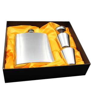 DDP personnalisé 4 pièces cadeaux de noël de mariage en acier inoxydable liqueur whisky <span class=keywords><strong>alcool</strong></span> hanche flasque tasses ensemble <span class=keywords><strong>cadeau</strong></span> avec entonnoir - Product Image 3