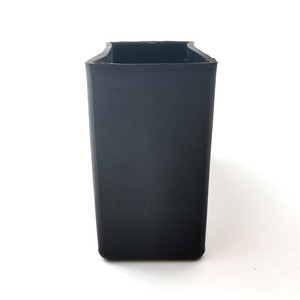 Protège-pieds de chaise de bureau en plastique noir antidérapant Shih Hung Plastics, fixation latérale, pour usage scolaire et de bureau - Product Image 1