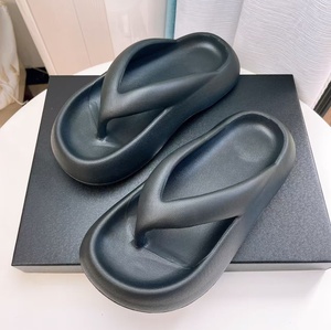 Sandalias de plataforma con cuña y estilo slip-on para mujer, marca Dopaminer, con suela de EVA que brinda sensación de nube, ideales para usar en casa y en la playa. - Product Image 4