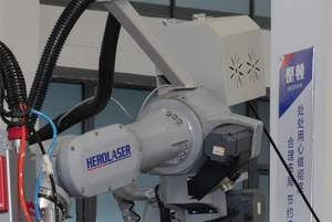 Máquina de Soldadura Láser de Fibra con Brazo Robótico Industrial de 6 Ejes, Herolaser ML-1450 de Alta Potencia, Refrigeración por Agua, Alta Eficiencia - Product Image 4