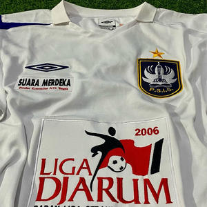 Fabricant de maillots de football rétro de haute qualité 2025 Chemises et hauts de club respirants Maillots de football Maillot De Foot - Product Image 4