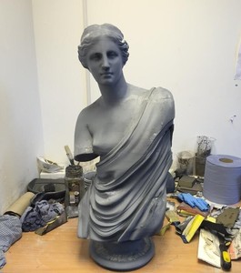 Statues de <span class=keywords><strong>buste</strong></span> en résine personnalisées en gros, sculpture de gladiateur <span class=keywords><strong>romain</strong></span> électro-plaquée <span class=keywords><strong>à</strong></span> <span class=keywords><strong>vendre</strong></span> - Product Image 1