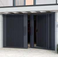 Portail de garage moderne en aluminium sur mesure, thermolaqué, durable, avec portillon piétonnier
