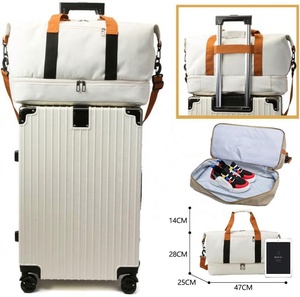 Mochila de viaje de gran capacidad con logotipo personalizado bolsa diagonal para gimnasio con patrón geométrico nuevo diseño impermeable de tela Oxford - Product Image 4