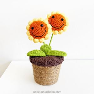 Tournesol artificiel fait main au crochet avec motif visage souriant pour décoration de bureau de Noël - Halloween, Remise de diplôme, Noël - Product Image 3