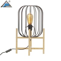 Lampadaire LED design industriel moderne, beige naturel, pieds trépieds en fer noir et bois, rotin tressé, base E27, étanche, haute luminosité