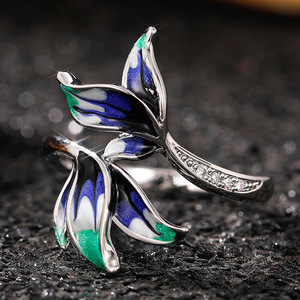 Anello Floreale Smaltato per Donne, Elegante Gioiello da Dito alla Moda - Product Image 4