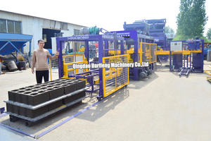 Automatische Grote Vliegas Bestrating Holle In Elkaar Grijpende Blokmachine Nodig In De Bouwsector QT8-15 Blokmachine - Product Image 3