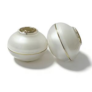 Pot à crème en acrylique personnalisé <span class=keywords><strong>blanc</strong></span> et or, contenant cosmétique de luxe vide <span class=keywords><strong>pour</strong></span> crème contour <span class=keywords><strong>des</strong></span> <span class=keywords><strong>yeux</strong></span>, pot à vis <span class=keywords><strong>pour</strong></span> crème visage, emballage de soins de la peau anti-UV - Product Image 1