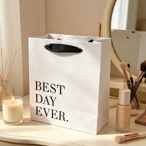 Bolsas de Regalo de Papel Impresas Personalizadas con la Frase "El Mejor Día de Siempre" |   Bolsas de Compras Blancas Mate con Asas de Listón Negro para Bodas y Eventos - Product Image 4