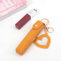 Étui à rouge à lèvres en PU matelassé avec porte-clés et breloque cœur, pochette de rangement portable pour baume à lèvres pour femme au quotidien
