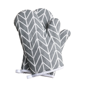 Custom Design <b>Cheap</b> Classic Printed Thickening Heat Resistant 100%Cotton Oven Mitts Eco-Friendly Breathable Cotton Lining - Product Image 1