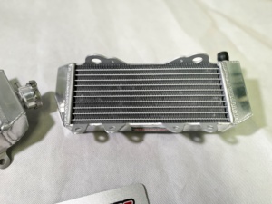 Radiateur de moto en aluminium pour YZ/<span class=keywords><strong>WR</strong></span> <span class=keywords><strong>125</strong></span> 2002-2004 - Product Image 5