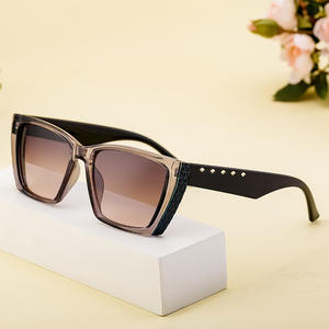 Gafas de Sol de Ojo de Gato para Mujer Fy-99231, Color Negro Brillante C1, Lentes de PC Gris Arena, Protección UV400, Estilo de Marco Cuadrilateral - Product Image 3