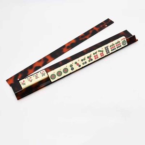 Venta al por mayor: Modernos soportes y empujadores de mahjong de acrílico hechos a mano con imán de diseño festoneado de 20 pulgadas para decoración del hogar - Product Image 1