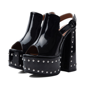 Sandalias de plataforma gruesa talla grande 47 para mujer con remaches metálicos, tacones altos y gruesos, correa con hebillas traseras, zapatos de punta abierta y ajuste ancho - Product Image 5
