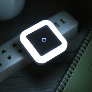 Venta directa Control de luz nocturna <span class=keywords><strong>Sensor</strong></span> de luz LED Luz de control 110V-220V Led Cuadrado Pasillo Dormitorio Escalera Enchufe Lámpara de pared - Product Image 3