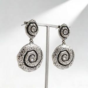 ต่างหูสไตล์ฮั่นประดับเงินโบราณและเพทายสีขาว งานแฮนด์เมด สไตล์ไทย <span class=keywords><strong>ลาย</strong></span><span class=keywords><strong>ดอก</strong></span>ไม้ - Product Image 1