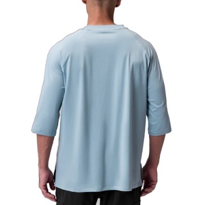 T-shirt de sport pour homme en coton 100% personnalisé avec logo imprimé OEM, décontracté, pour la salle de sport, col rond, manches courtes, t-shirts pour hommes - Product Image 2