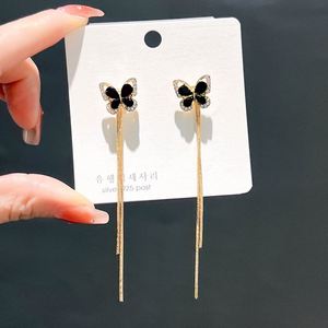 Boucles d'oreilles papillon en alliage de mode avec strass et serti clos, chaîne longue à pampilles et perles pour soirée - Product Image 6