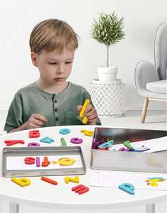 Gioco Educativo in Legno per Bambini per l'Apprendimento dell'Inglese con Lettere Magnetiche in Scatola di Latta - Product Image 5