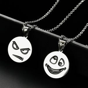Collier pendentif en acier inoxydable « Cool Smile Anger » pour hommes et femmes, rond, argenté, poli miroir, bijoux hip-hop tendance, cadeaux - Product Image 1