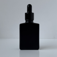 Grande quantité en stock, flacon d'huile essentielle en verre rectangulaire mat noir de 30 ml et 50 ml, flacons compte-gouttes de 1 oz