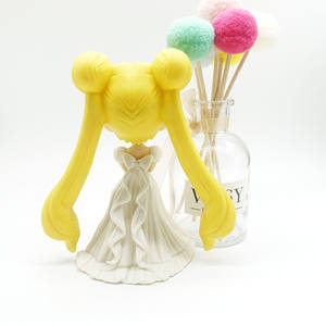 Figura coleccionable de Sailor Moon Tsukino Usagi estilo Q con vestido blanco y coletas doradas, base estable para fanáticos del <span class=keywords><strong>anime</strong></span>. - Product Image 4