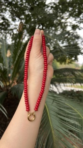 Collier ras du cou tendance en perles d'agate rose plaqué or 18 carats et véritables perles baroques en pierre naturelle, idéal pour l'été – Cadeau de haute qualité - Product Image 3