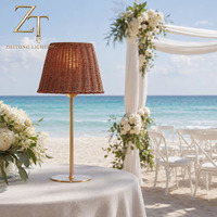 Lampe de table LED rustique en bambou et fer avec télécommande pour mariage, dîner nuptial, table ronde VIP et réception - Vente en gros