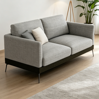 Ensemble de canapés d'angle modernes et élégants pour salon d'appartement, forme rectangulaire avec revêtement gris élégant et pieds en métal