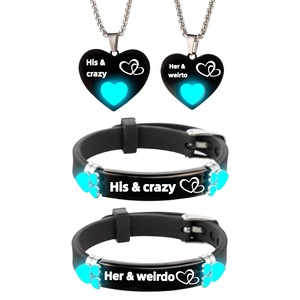 Ensemble collier et bracelet en acier inoxydable lumineux en forme de cœur « I Love You » tendance et très vendu pour lui/elle - Product Image 3