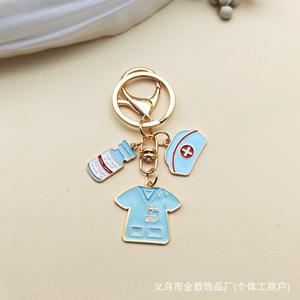 Llavero con Mosquetón y Vendaje Adhesivo para Kit de Primeros Auxilios, Diseño Moderno de Aleación de Zinc, Regalo para el Día de los Enfermeros y Doctores - Product Image 4