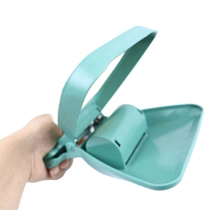 Ramasse-crottes Scoop Clean, produit pour animaux de compagnie, pelle pour chien, ramasse-crottes pliable de voyage avec 1 rouleau de sacs compostables - Product Image 3