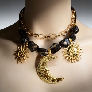 Nuovo Stile di Collana per Donna con Ciondolo a Forma di Sole e <span class=keywords><strong>Luna</strong></span> in Pietra Naturale, Placcato Oro 18K PVD in Acciaio Inossidabile - Product Image 1