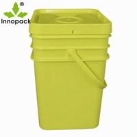 Seau carré en plastique de 5 gallons (20 litres) de qualité alimentaire avec couvercle et poignée