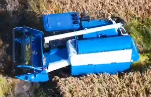 Mesin Panen Gabah Beras Tipe Crawler Otomatis 75kw 4 Tak dengan Penggerak Sendiri dan Sistem Pengumpanan Penuh - Product Image 5