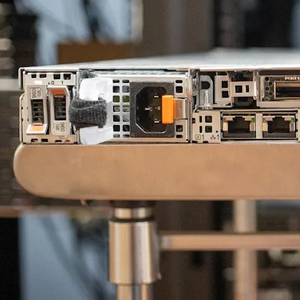 Servidor en rack PowerEdge R660 1U con procesadores escalables Xeon, producto de 2 sockets en stock - Product Image 1