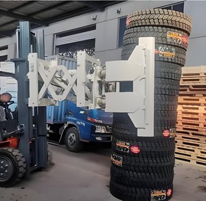 带三根液压管的伸缩式轮胎夹叉车附件，适用于超宽轮胎和深货架作业，1年保修 - Product Image 1