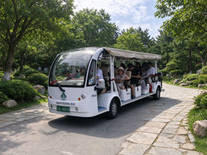 Bus électrique panoramique ouvert 17 places sans porte pour circuit <span class=keywords><strong>de</strong></span> station balnéaire, parc, pente <span class=keywords><strong>de</strong></span> 25% et autonomie <span class=keywords><strong>de</strong></span> 90-100 km, Amérique latine - Product Image 1