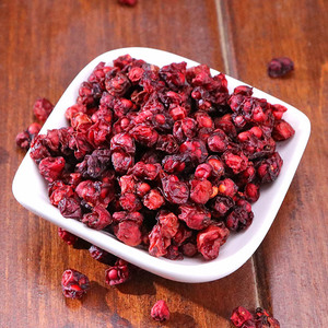 Çiğ Kurutulmuş Schisandra Chinensis Meyveleri 500g Güneşte Kurutulmuş Changbai Dağları Jilin'den Bitkisel Demleme ve Mutfak Kullanımı İçin - Product Image 3