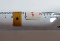 Mini-étiquette RFID carrée intelligente FPC1222 13,56 MHz étanche avec adhésif puissant pour cartes de membre et usage hôtelier
