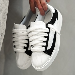 Zapatillas Deportivas Personalizadas de Lona con Suela Gruesa Estilo París para Hombre, con Cordones, Pintadas con Spray, Retro, Modernas, Casuales - Product Image 1